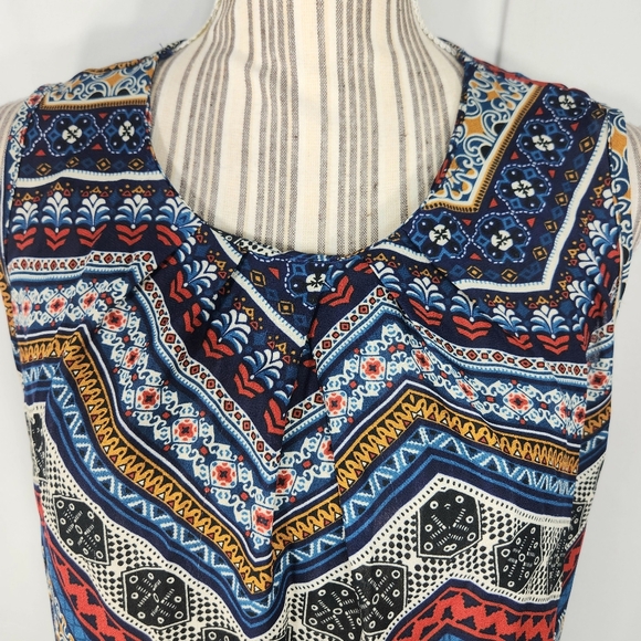 Sami & Jo Multi Pleated Front Neckline Keyhole Back Sleeveless Top Size Medium - Picture 2 of 8